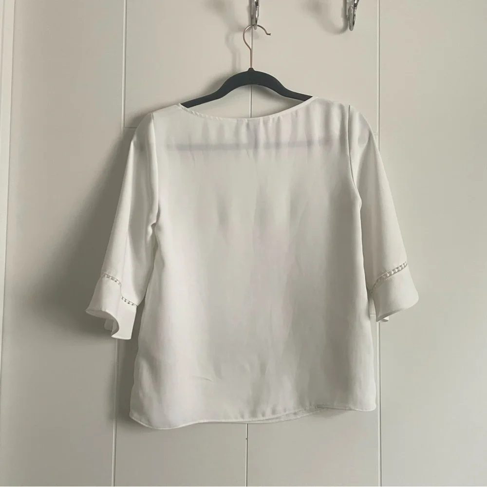 3/$45 H&M 3/4 Flutter Sleeve Blouse - Picture 4 of 4